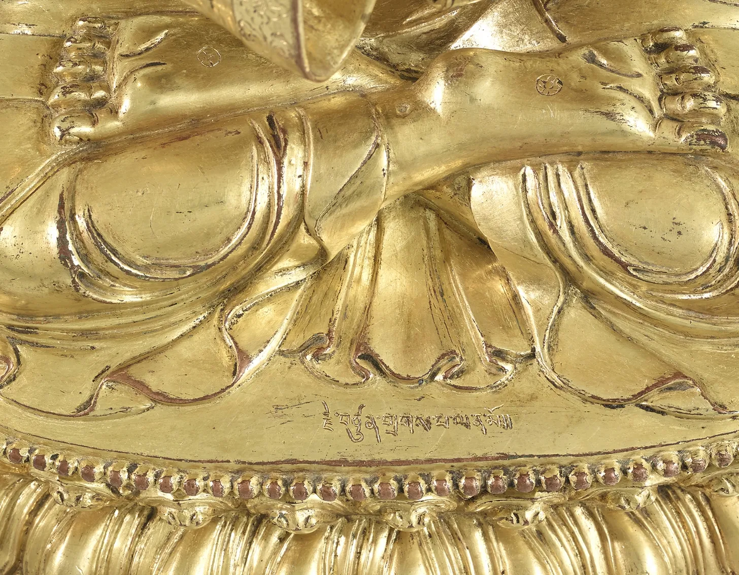 Close up look of : A gilt copper alloy figure of Drakpa Gyaltsen